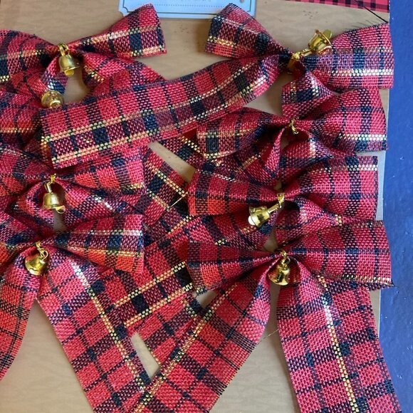 18 Crafters Musical Christmas Pieces, NWT - Picture 2 of 7